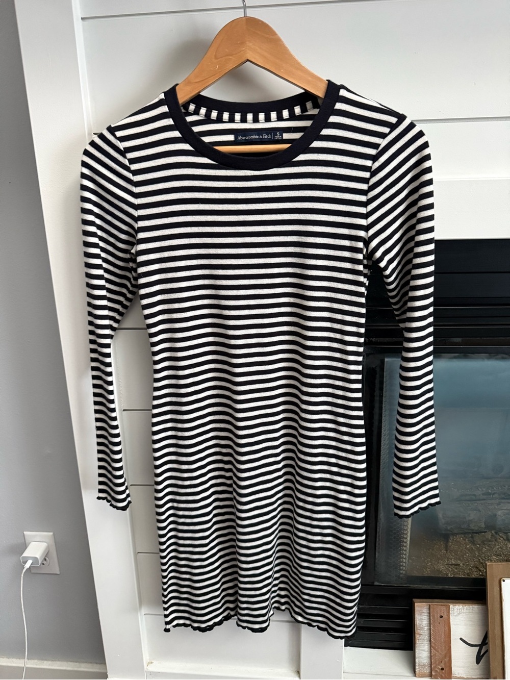Striped Abercrombie and Fitch women’s XS Long Sleeve Knit Dress - Black & White